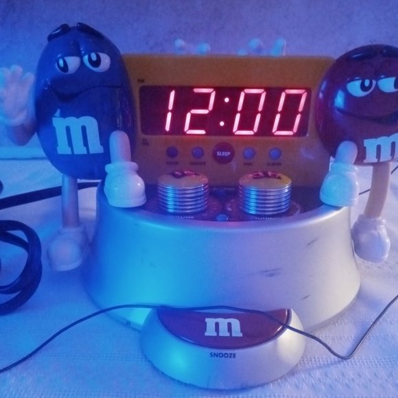 Vintage M&M Collectible AM/FM Radio Digital Alarm Clock Electric Blue Red M&Ms - Picture 4 of 4